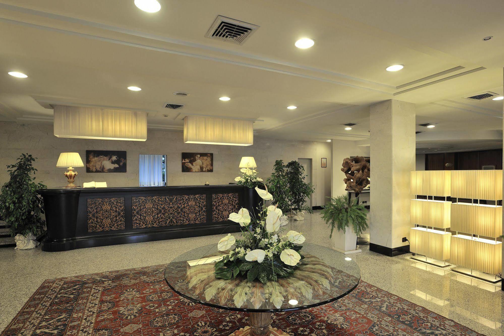 Hotel Plaza 4*